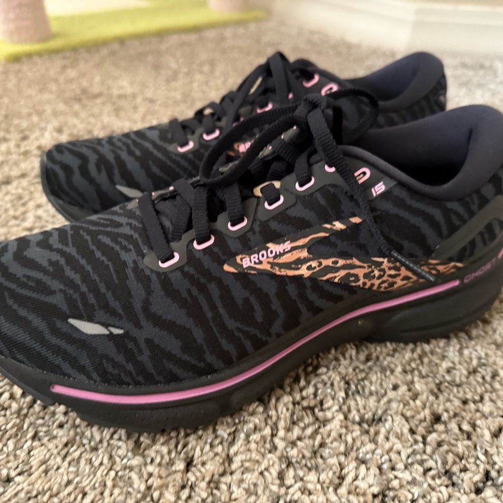 Brooks Women's Black and Pink Running Shoes